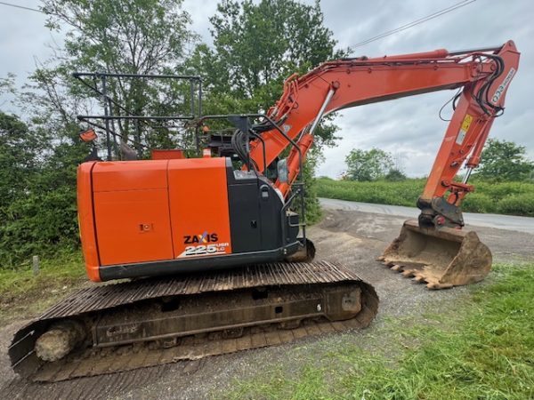 Hitachi ZX225USRLC-6 - Image 7