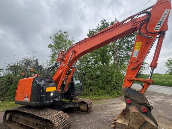Hitachi ZX225USRLC-6 - Image 8