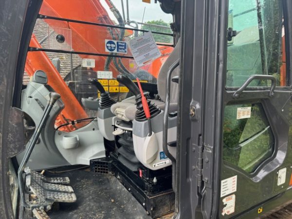 Hitachi ZX225USRLC-6 - Image 11