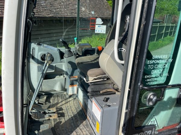 Takeuchi TB250 - Image 8