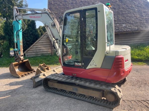 Takeuchi TB250 - Image 3