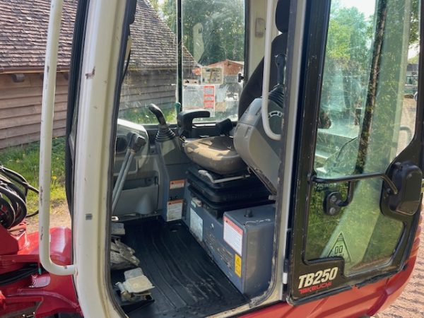 Takeuchi TB250 - Image 9