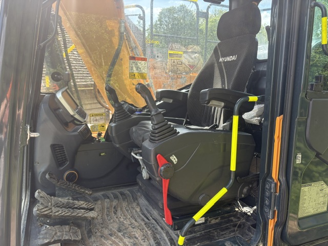 Hyundai HX140 - Image 11